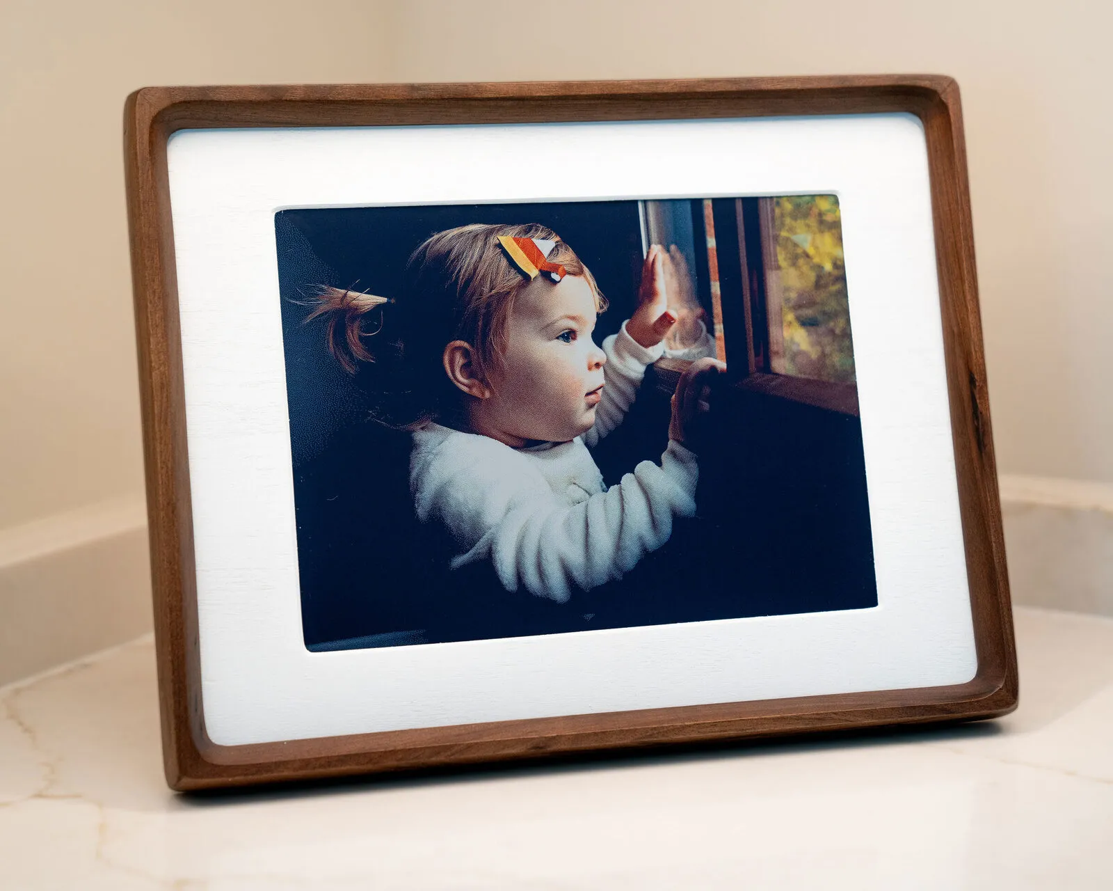 Wallie e-ink display close up